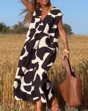 Load image into Gallery viewer, Modesta - Kleid mit V-Ausschnitt und Druck