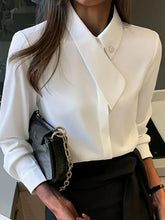Load image into Gallery viewer, Amara - Elegante Bluse mit Stehkragen und versteckter Knopfleiste