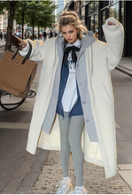 Load image into Gallery viewer, Marisol - Stilvolle Kapuzenjacke mit Zweifarbdesign &amp; Knopfverschluss