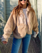 Load image into Gallery viewer, Vina - Kuschelige Teddyjacke