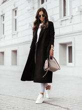 Load image into Gallery viewer, Ariana - Langer Mantel mit V-Ausschnitt