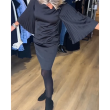 Load image into Gallery viewer, Ariana - Damen-Rundhals-Kleid mit Glockenärmeln