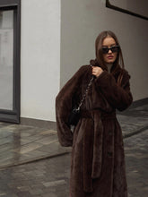 Load image into Gallery viewer, Wanda - Langer Damen Wintermantel