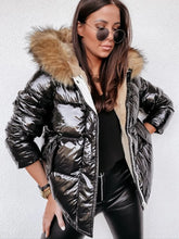 Load image into Gallery viewer, Charry – Stylische Winterjacke im Gold und Silber Metallic Look