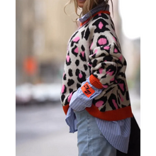 Load image into Gallery viewer, Lieselotte - Pullover mit Leopardenmuster