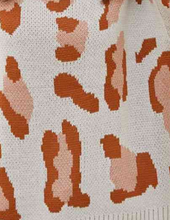 Load image into Gallery viewer, Mona - Strickpullover mit Tiermuster
