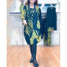 Load image into Gallery viewer, Odetta - Kleid mit Druck und Rundhalsausschnitt