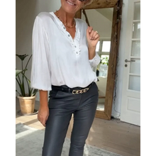 Load image into Gallery viewer, Isolde - Elegante Bluse mit Knöpfen und V-Ringen