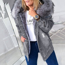 Load image into Gallery viewer, Makino – eine kuschelige Jeansjacke