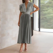 Load image into Gallery viewer, Nora - Plissiertes elegantes Kleid