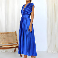 Load image into Gallery viewer, Nora - Plissiertes elegantes Kleid