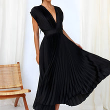Load image into Gallery viewer, Nora - Plissiertes elegantes Kleid