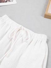 Load image into Gallery viewer, Nadi - Strukturiertes Set aus Bluse und Shorts