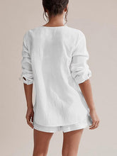 Load image into Gallery viewer, Nadi - Strukturiertes Set aus Bluse und Shorts