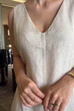 Load image into Gallery viewer, Olivia - Luftiges Leinen-Jumpsuit