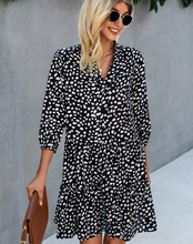 Load image into Gallery viewer, Bella - Lässiges Sommerkleid mit Knopfverschluss