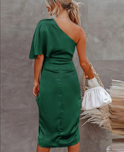 Load image into Gallery viewer, Reiju - Sexy Tailliertes Kleid