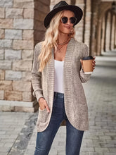 Load image into Gallery viewer, Shiela - Strickjacke mit Wasserfallkragen