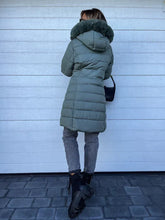 Load image into Gallery viewer, Yolanda - Gefütterter Kunstpelz-Mantel