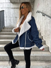 Load image into Gallery viewer, Viola - Plüsch-Denimjacke für Damen