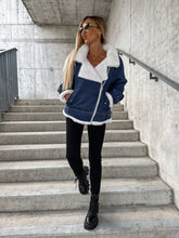 Load image into Gallery viewer, Viola - Plüsch-Denimjacke für Damen