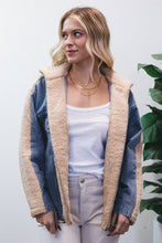 Load image into Gallery viewer, Alaiza - Kunstpelz-Jacke im Denim-Mix