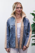 Load image into Gallery viewer, Alaiza - Kunstpelz-Jacke im Denim-Mix