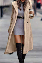 Load image into Gallery viewer, Mara - Elegante lange Teddyjacke