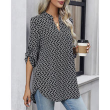 Load image into Gallery viewer, Jhandy - Bluse mit Aufdruck und V-Ausschnitt