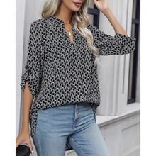 Load image into Gallery viewer, Jhandy - Bluse mit Aufdruck und V-Ausschnitt
