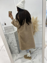 Load image into Gallery viewer, Leah May - Kuscheliger Trendsetter: Sherpa-Mantel für Sie