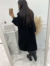 Load image into Gallery viewer, Leah May - Kuscheliger Trendsetter: Sherpa-Mantel für Sie