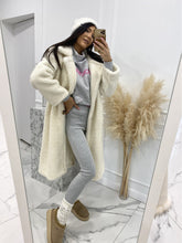 Load image into Gallery viewer, Leah May - Kuscheliger Trendsetter: Sherpa-Mantel für Sie