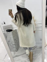 Load image into Gallery viewer, Leah May - Kuscheliger Trendsetter: Sherpa-Mantel für Sie