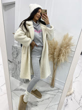 Load image into Gallery viewer, Leah May - Kuscheliger Trendsetter: Sherpa-Mantel für Sie