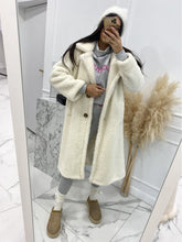 Load image into Gallery viewer, Leah May - Kuscheliger Trendsetter: Sherpa-Mantel für Sie