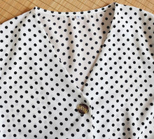 Load image into Gallery viewer, Kiara - Kurzärmeliges Kleid mit Polka Dot