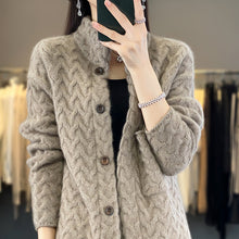 Load image into Gallery viewer, Maria - Klassischer Zopfstrick Damen Strickjacke