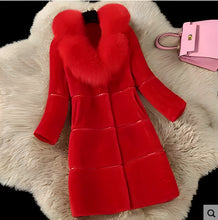 Load image into Gallery viewer, Myra - Eleganter Pelzmantel
