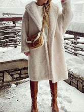 Load image into Gallery viewer, Elise - Eleganter Plüsch-Wintermantel
