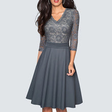 Load image into Gallery viewer, WOLF Kleid aus geblümter Spitze - FashionWOLF