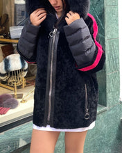 Load image into Gallery viewer, Donna - Designer-Pelzjacke mit Kontraststreifen